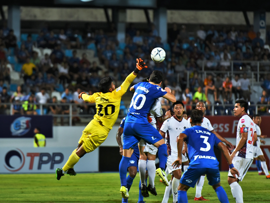 Mastering the Beautiful Game: Tips to Train Injury-Free in Football